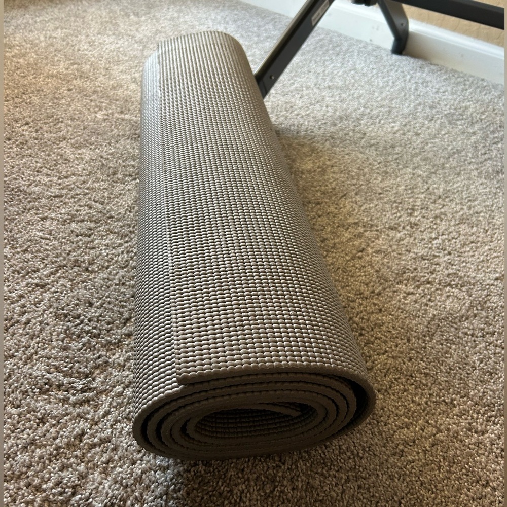 Grey Giam yoga mat